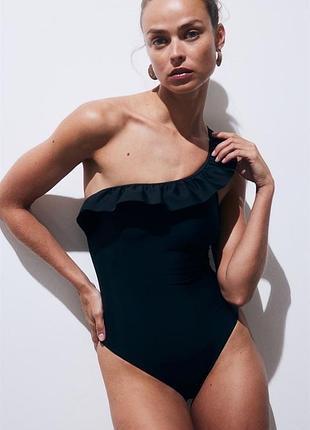 Ефектний чорний купальник суцільний з рюшкою h&m