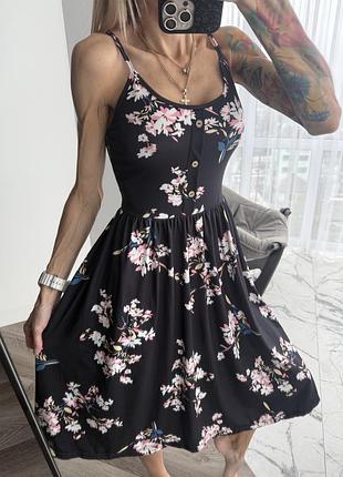 Літній сарафан міді чорний в квітковий принт