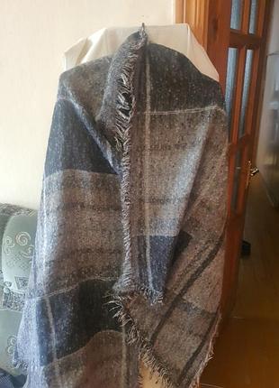 Шарф теплый мягкий очень, приятный на ощупь,70см ширина, 190см длина,может быть женским и мужским, в серо- бежевых тонах