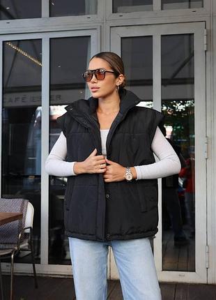 Стильна жіноча утеплена жилетка