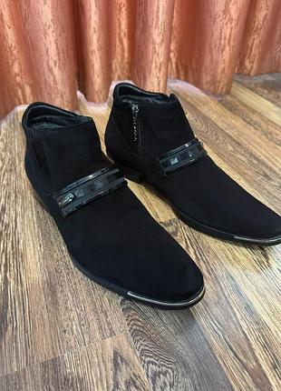 Чорні чоловічі замшеві черевики в класичному стилі з декоративними металевими вставками та підкладкою з натуральної вовни вовка tezoro men