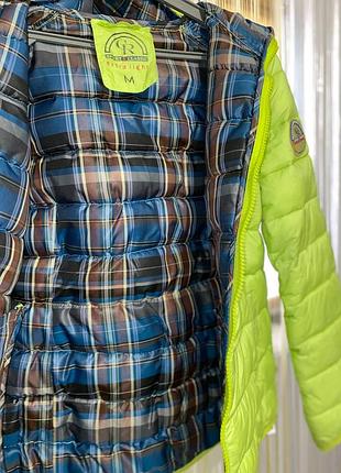 Куртка осень размер m. почти новая одевала 2 раза