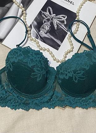 Undiz шикарний смарагдовий бюст