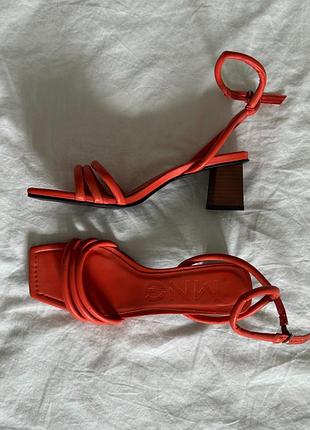 Босоніжки mango