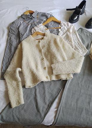 Молочный кардиган барашек с золотистыми пуговицами