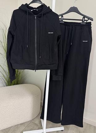 Жіночий костюм