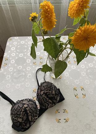 Мереживний бюстгальтер