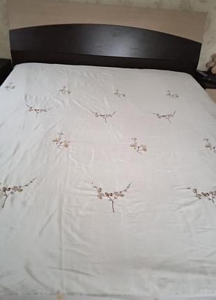 Податчик в пастельном цвете с вышитыми цветами 197/195