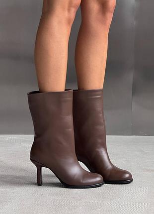 Ботильоны женские коричневые на каблуке / кожаные ботильоны шоколадного цвета на каблуке / коричневые ботильоны с расширенным носиком