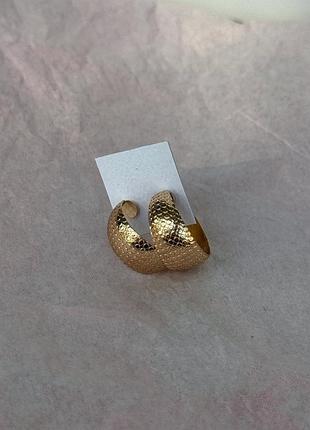 Золотистые серьги / минималистичные, стильные серьги золотые
