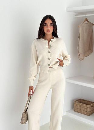 Костюм жіночий