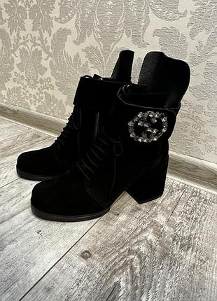 Замшеві ботильйони 37р