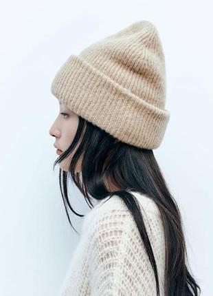Тепла  та мяка шапка zara