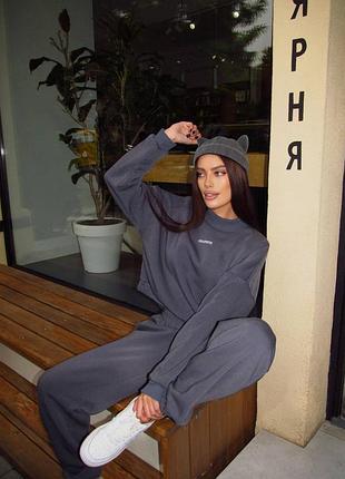 Теплый женский брючный прогулочный костюм