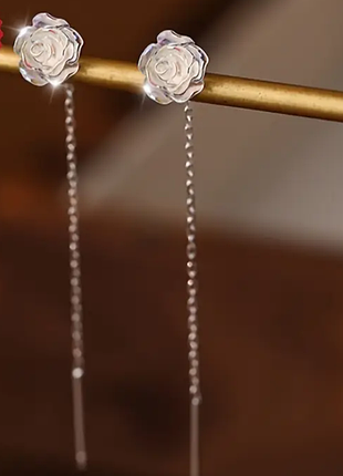 Женские серьги с кисточкой в виде белой розы из серебра s925
