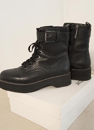 Кожані боти  zara