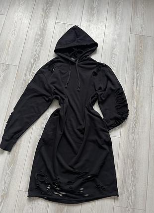 Сукня з рваностями