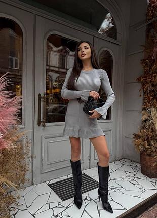 Трикотажная короткая юбка в рубчик с воланами на рукавах и по низу платья