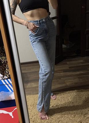 Джинси з розрізами
