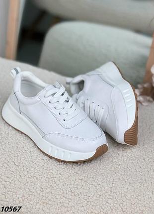 Білі шкіряні кросівки
