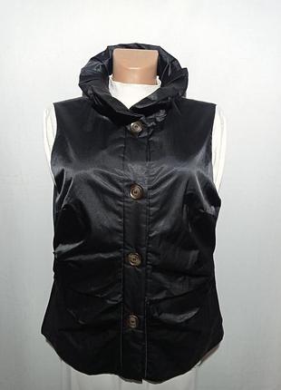 Жилетка черная атласная утепленная демисезонная интересная драпировка размер l xl недорого