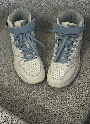 Кроссовки zara