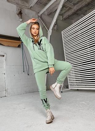 Спортивныы костюм