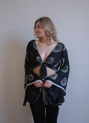 Топ-блуза с широкими рукавами-клеш в стиле 70х, принтованая в индийский стиль, бохо, хиппи