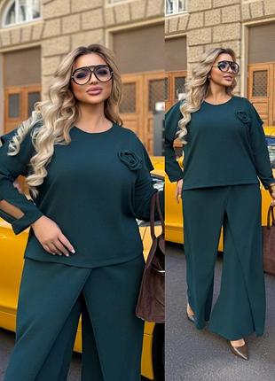 Женский костюм двойка с декорированным запахом и цветком на груди