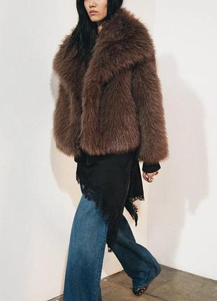 Трендова шубка zara