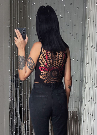 Черный топ с декорированной спинкой s divided