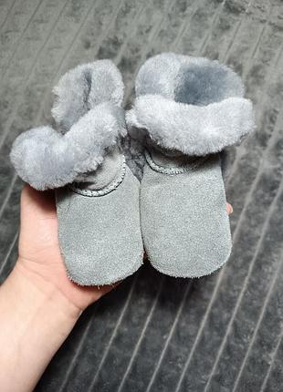 Ugg для новонародженого.  теплі пінетки