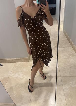 Сукня zara xs коричнева у білий горох, з рюшами