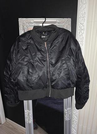 Стильний бомбер, утеплений, чуть укорочений