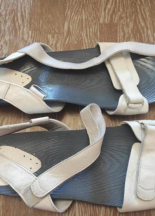 Босоножки женские