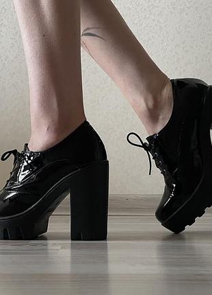 Ботинки шкіряні лаковані