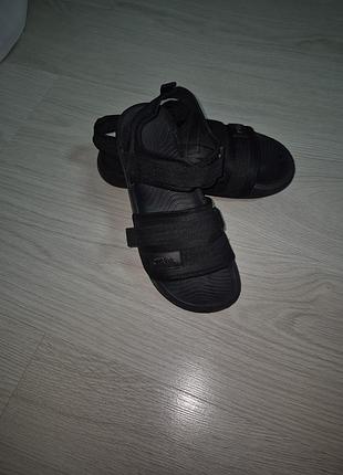 Спортивні босоніжки