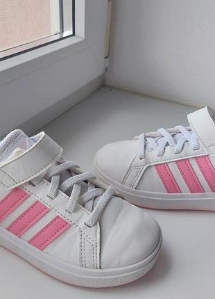 Adidas кросівки