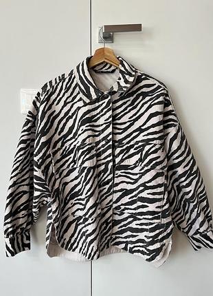Zara овершорт дуже плотна тканина s