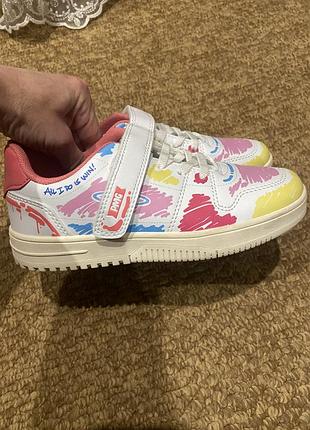 Кросівки для дівчинки  в ідеальному стані.