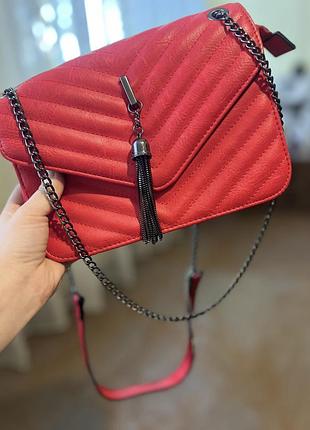 Сумочка червоного кольору 3