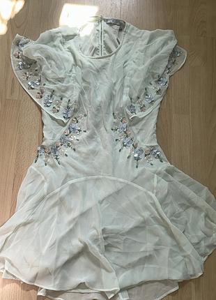 Шикарное новое платье с вышивкой и камнями стразами легкое воздушное с открытой спиной нежное