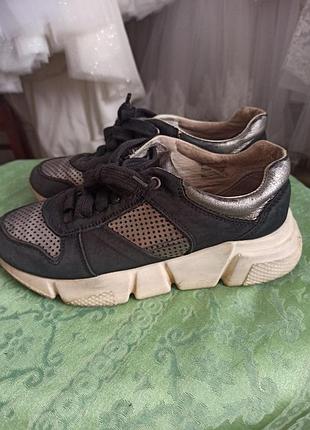 Черные кроссы 36р с блестящими вставками