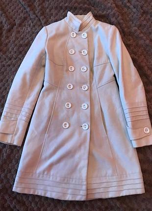 Пальто жіноче демісезонне, біло-молочного кольору, вживане