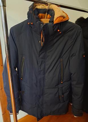 Зимняя куртка для парня подростка 
очень теплый))