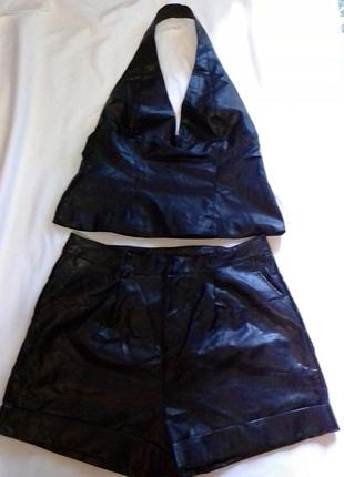 Шорты и топ кожзам.