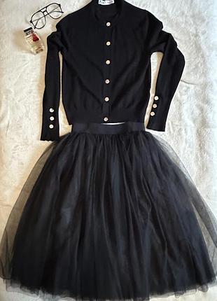 Шикарна пишна спідниця на резинці, вказано розмір s, але краще на xs