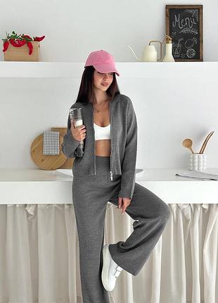 Костюм жіночий