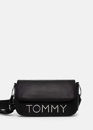 Сумочка з колекції tommy jeans.