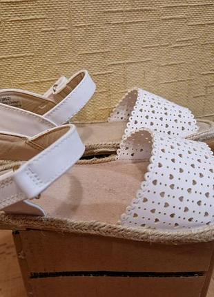 Сандалии для девочек.